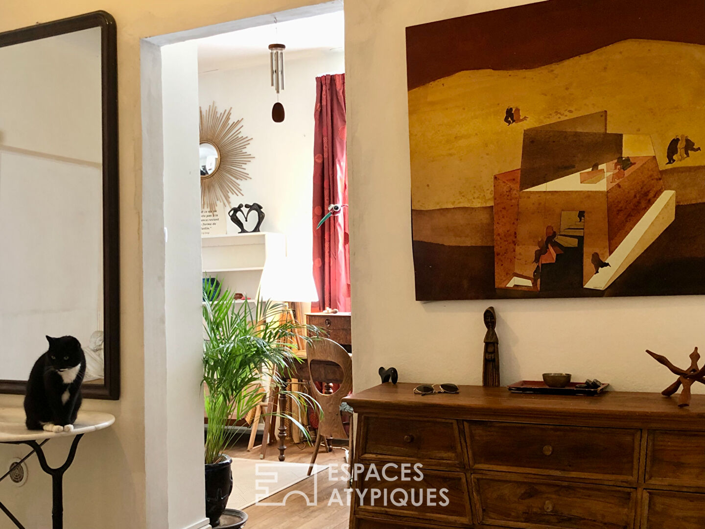 House with character in the heart of the Provençal town