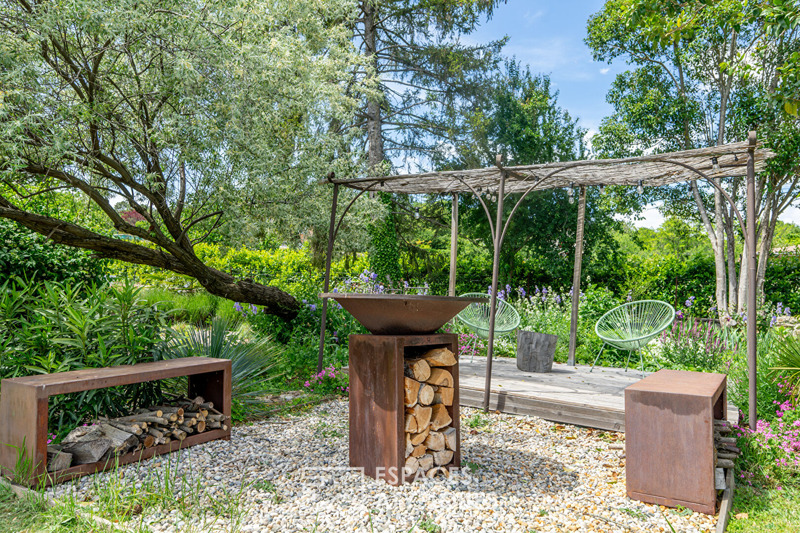 Propriété de charme rénovée, avec vue, piscine et chambres d’hôtes en Ardèche du Sud