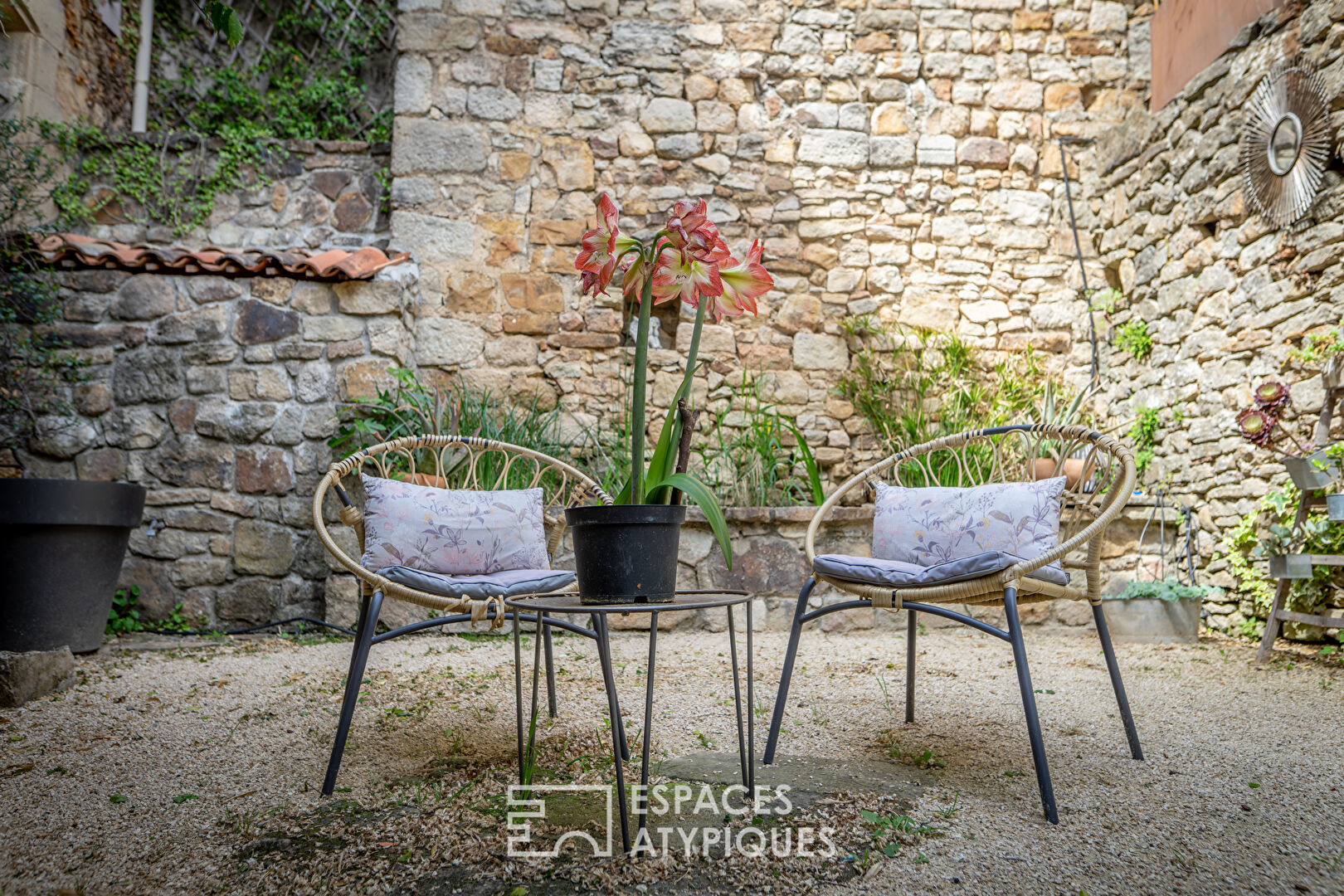 Propriété de charme rénovée, avec vue, piscine et chambres d’hôtes en Ardèche du Sud