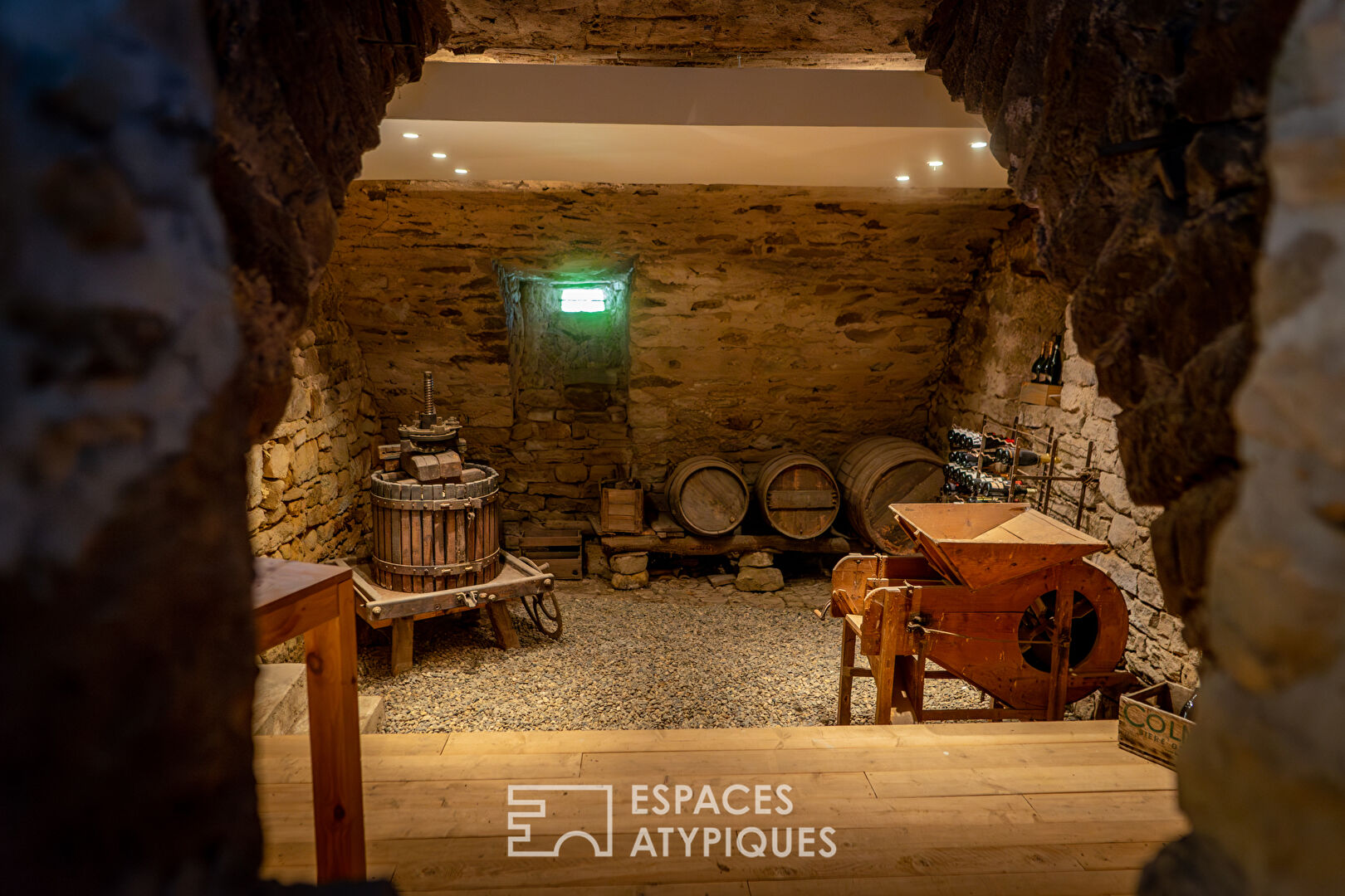 Propriété de charme rénovée, avec vue, piscine et chambres d’hôtes en Ardèche du Sud