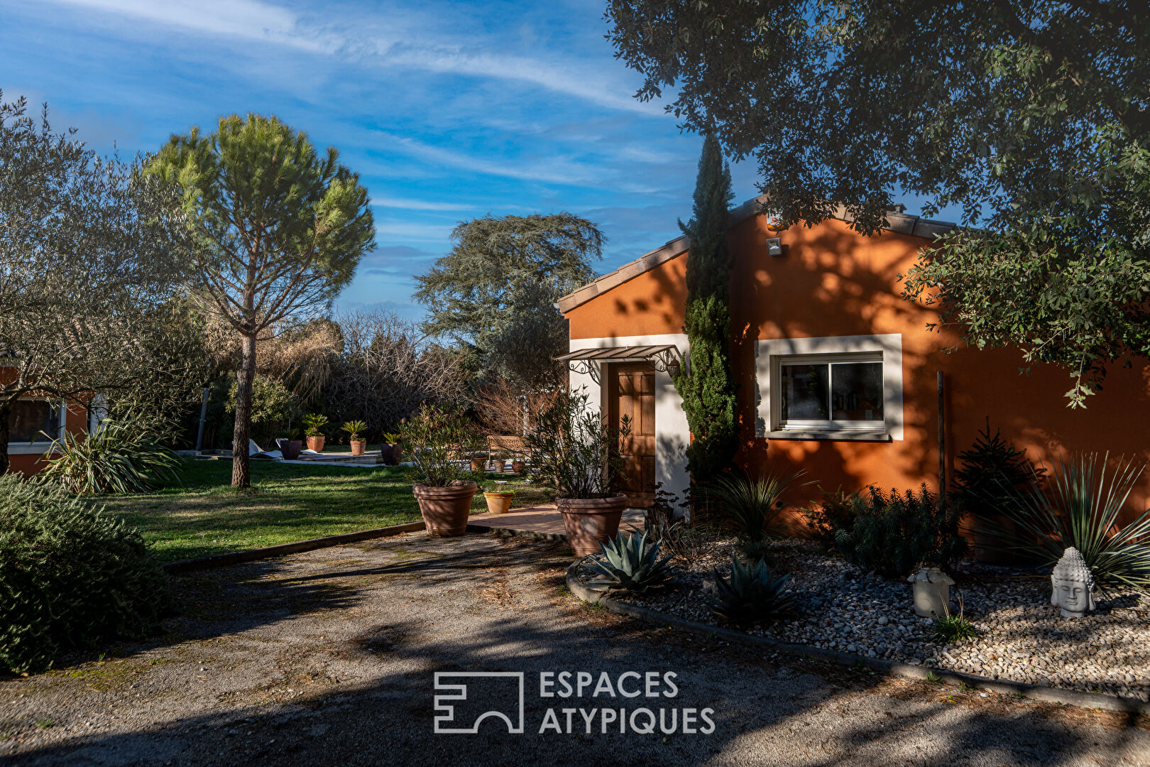 Villa provençale de plain pied avec piscine et grand terrain