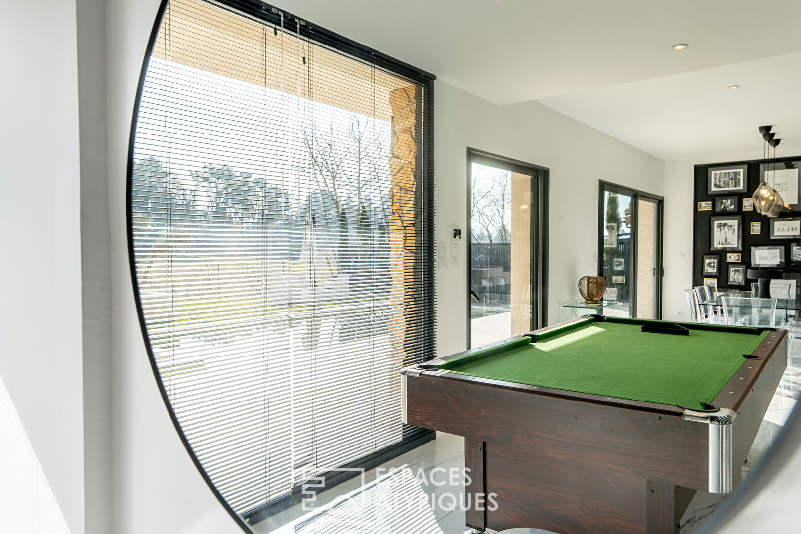 Élégance et lumière : superbe maison contemporaine avec piscine