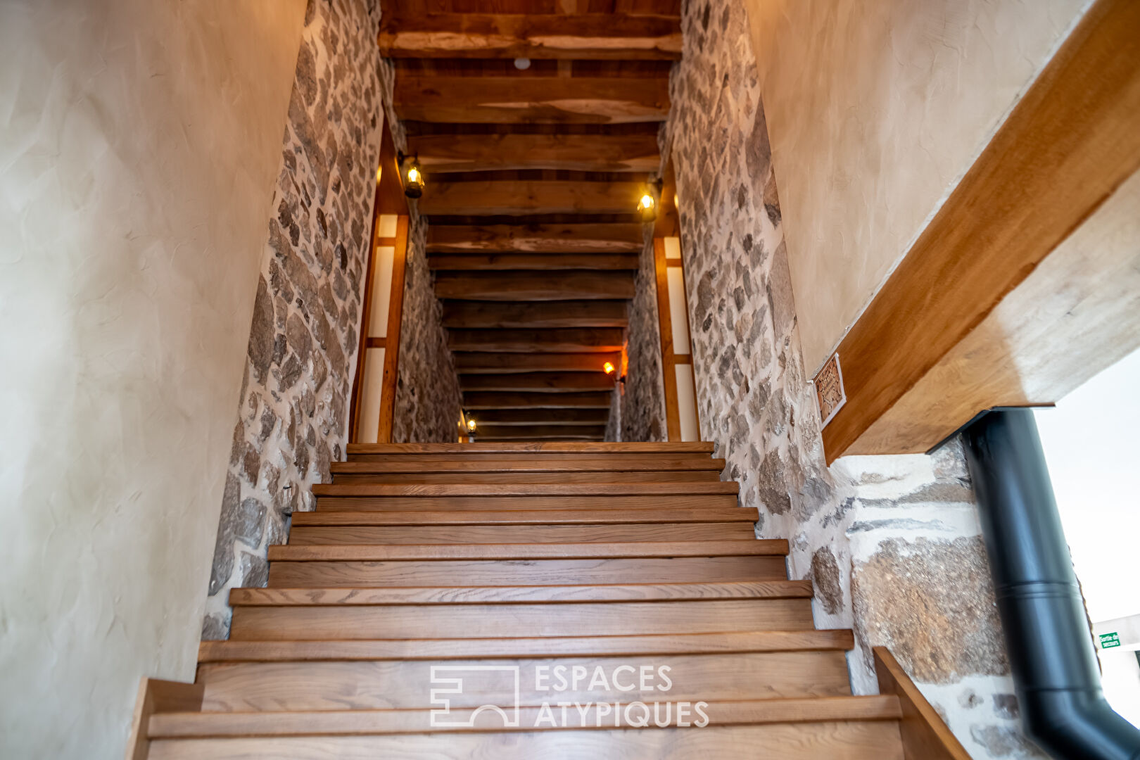 En Haute Ardèche, cet ancien couvent offre de l’habitat confortable.