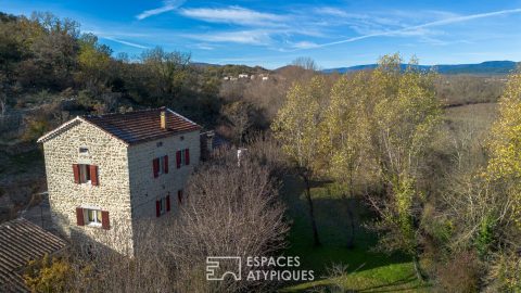 Beautiful secret Ardèche building of character in the land of Cruzières