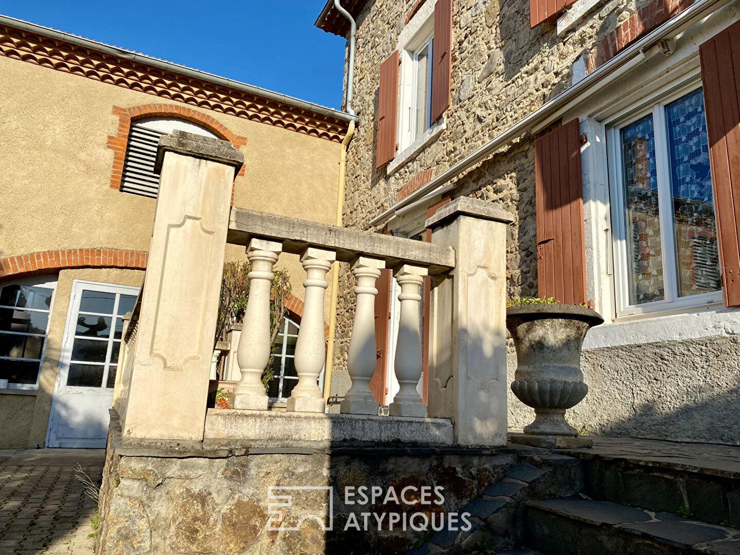 En Ardèche, ancienne maison d’artisan, encore riche de ses locaux.