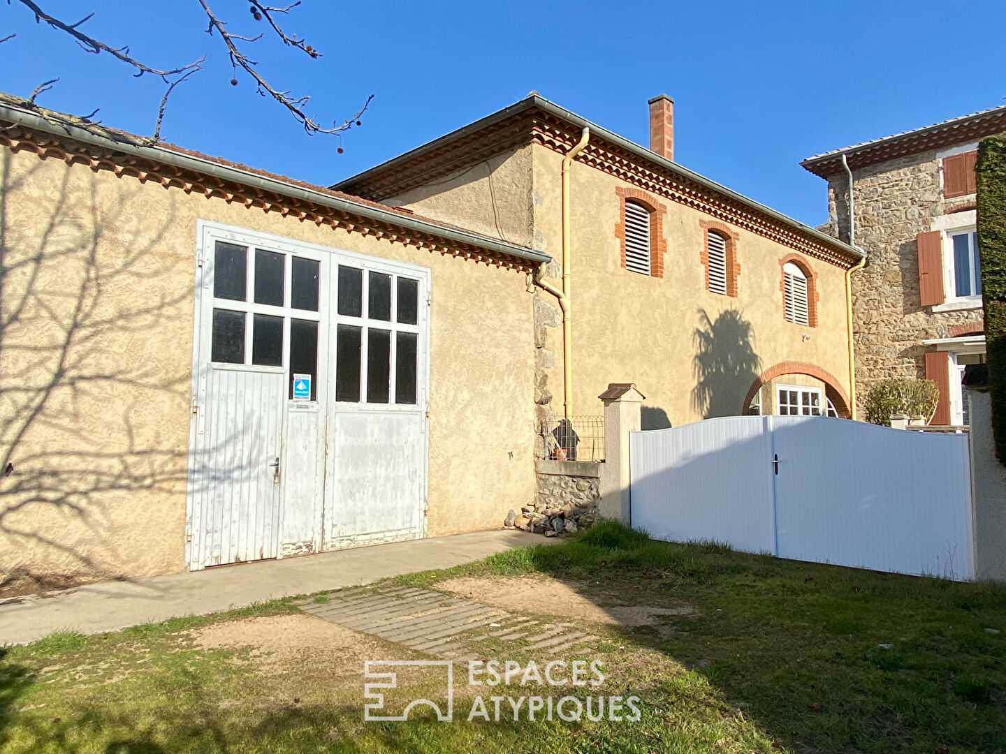 En Ardèche, ancienne maison d’artisan, encore riche de ses locaux.