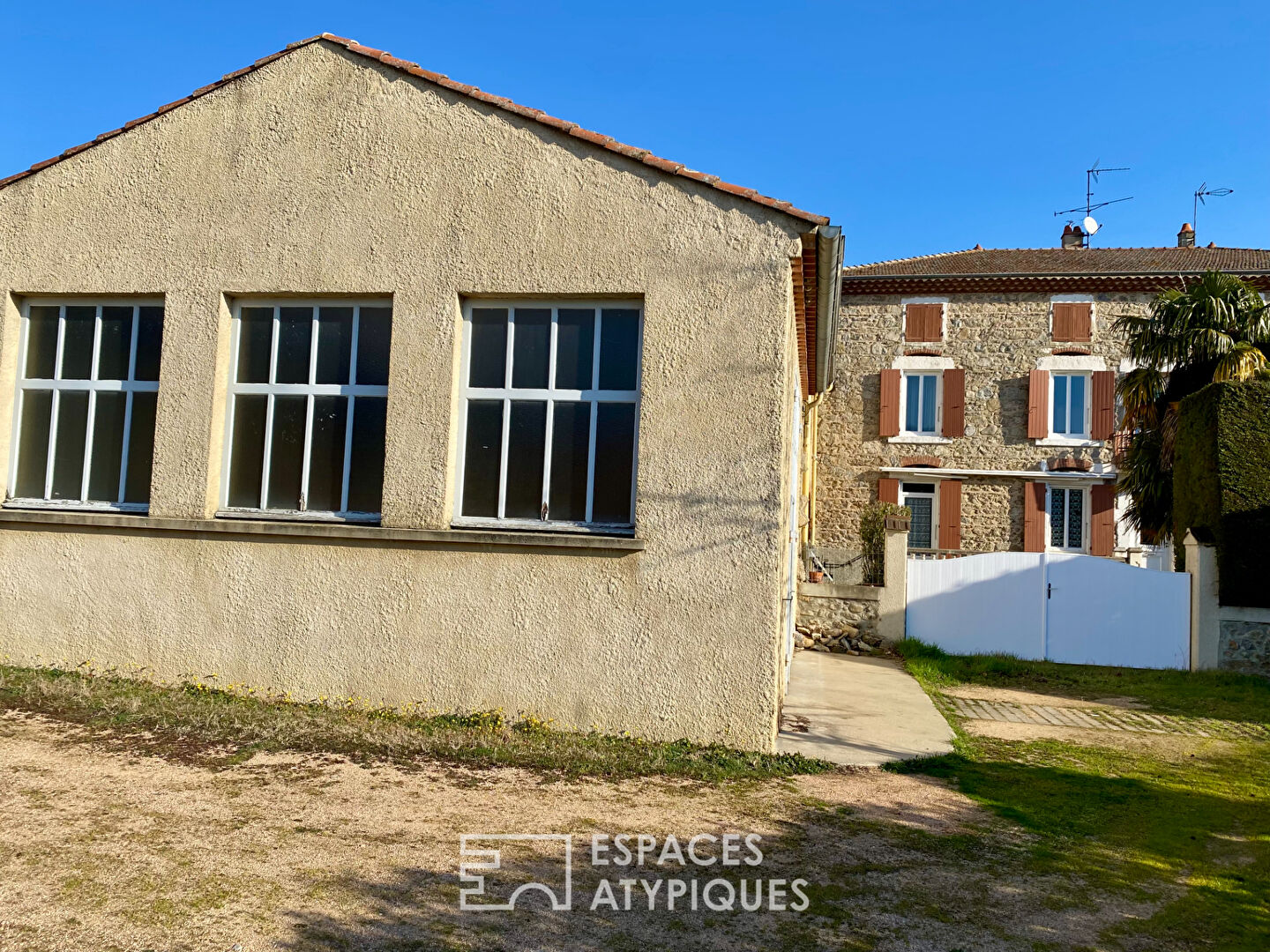 En Ardèche, ancienne maison d’artisan, encore riche de ses locaux.