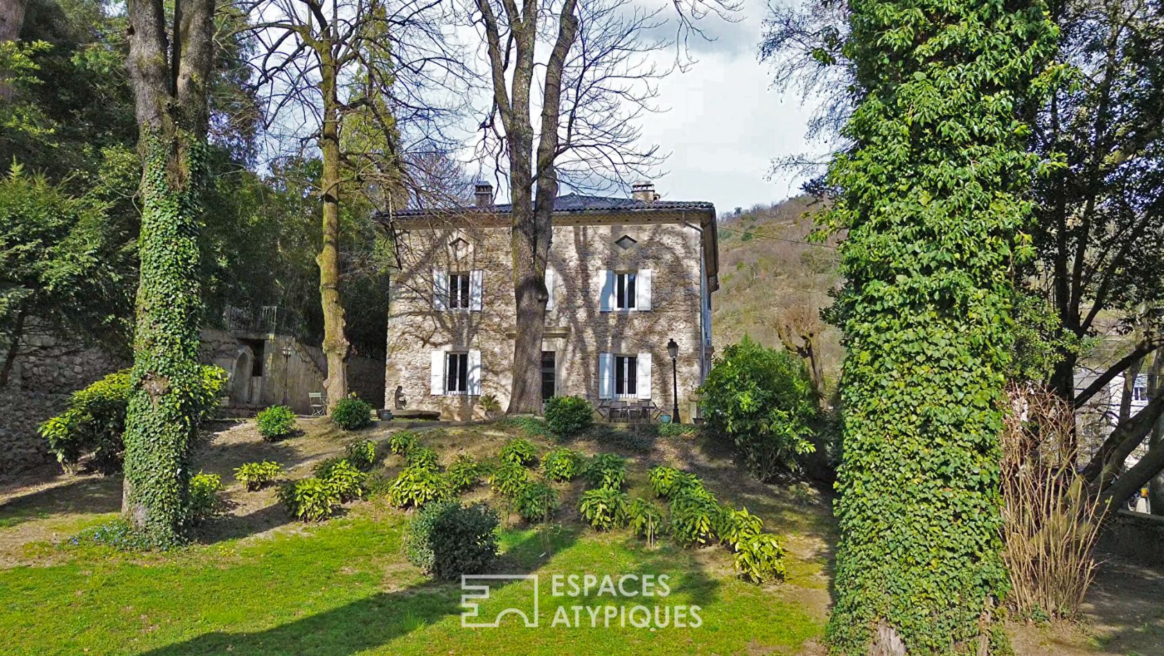 Belle Maison de Maître du XIXe siècle au charme préservé proche de Vals les Bains