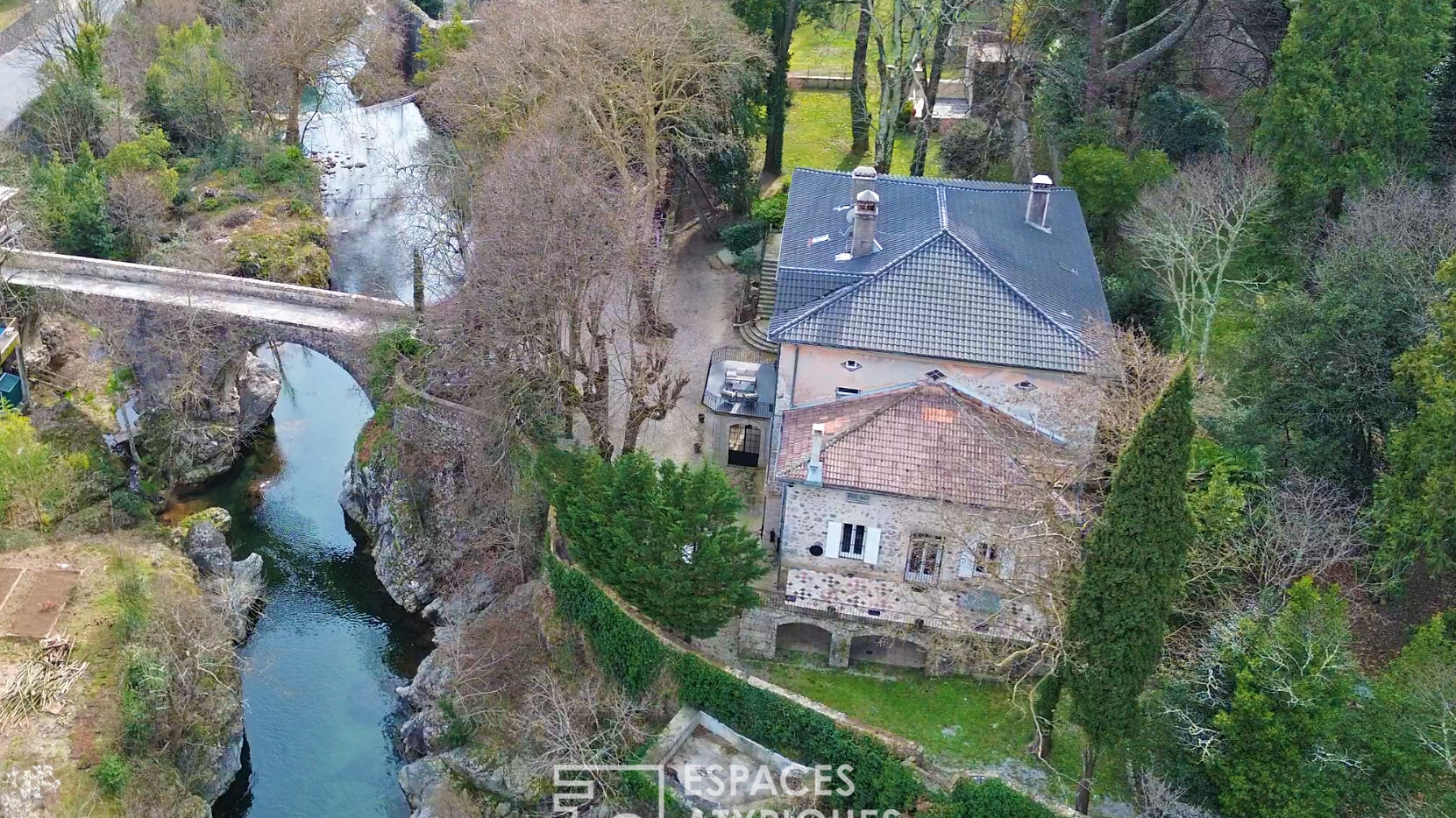 Belle Maison de Maître du XIXe siècle au charme préservé proche de Vals les Bains