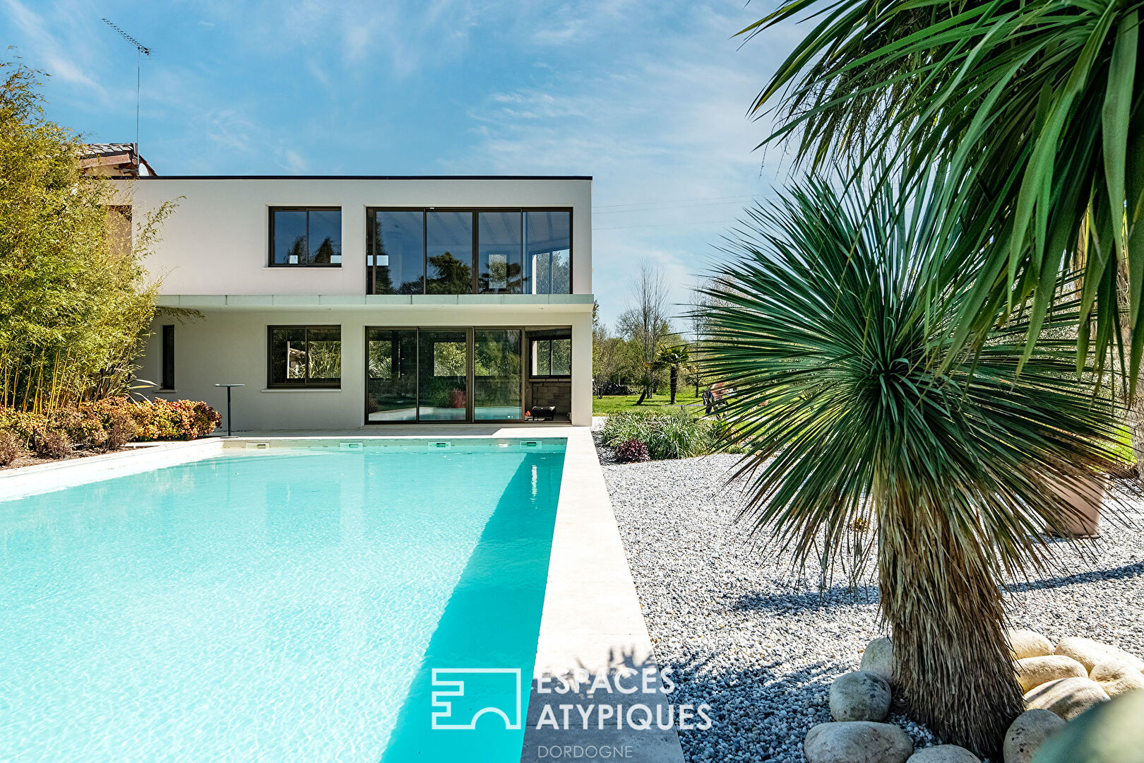 Villa with Neo-contemporary style swimming pool, idleness and dolce vita…