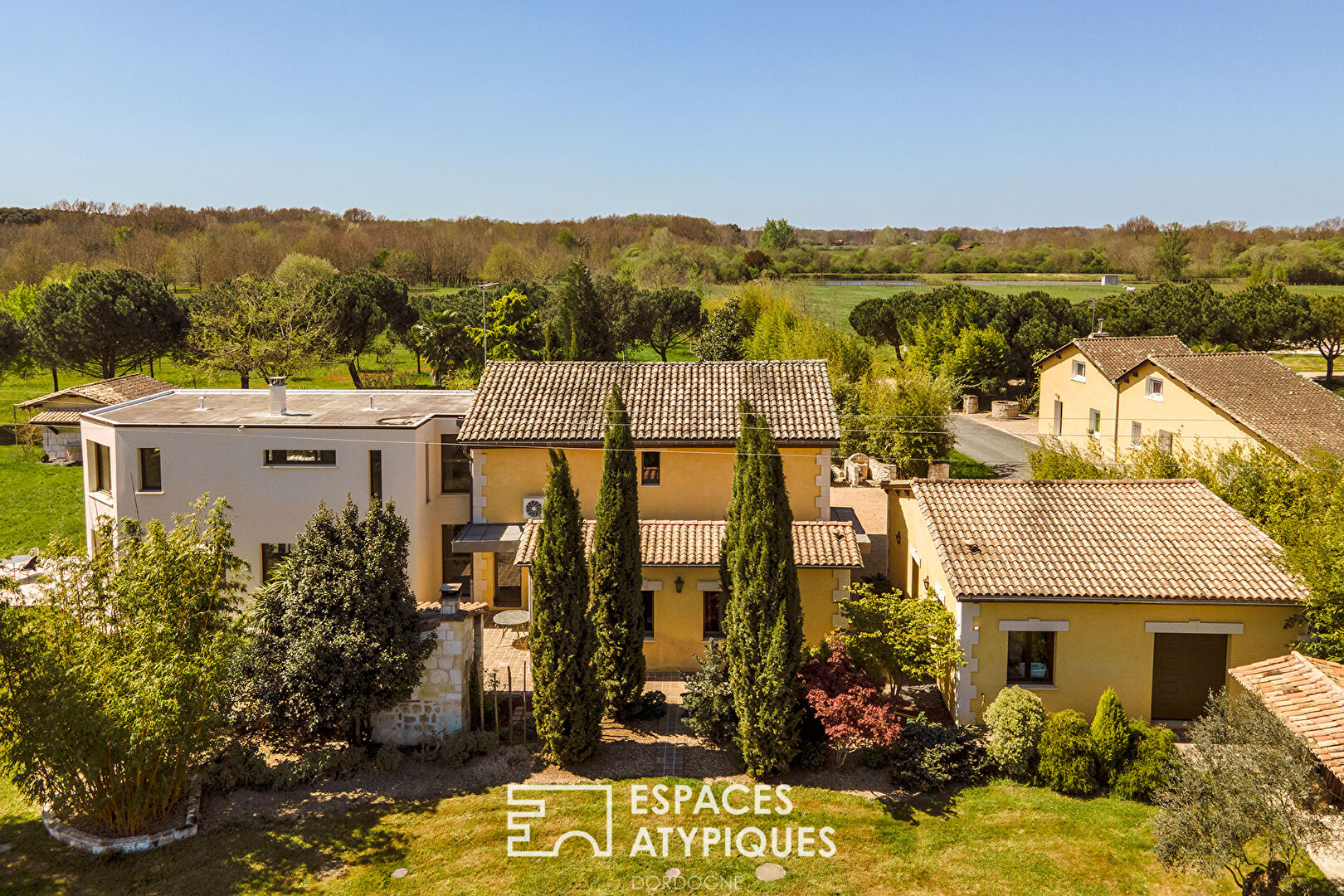 Villa avec piscine de style Néo contemporain, farniente et dolce vita…