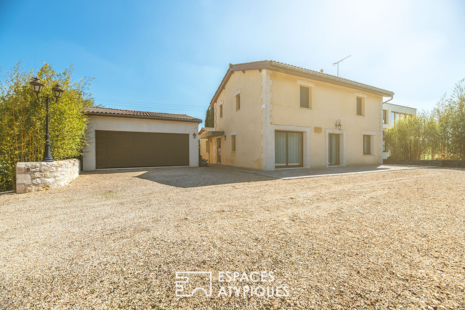 Villa avec piscine de style Néo contemporain, farniente et dolce vita…