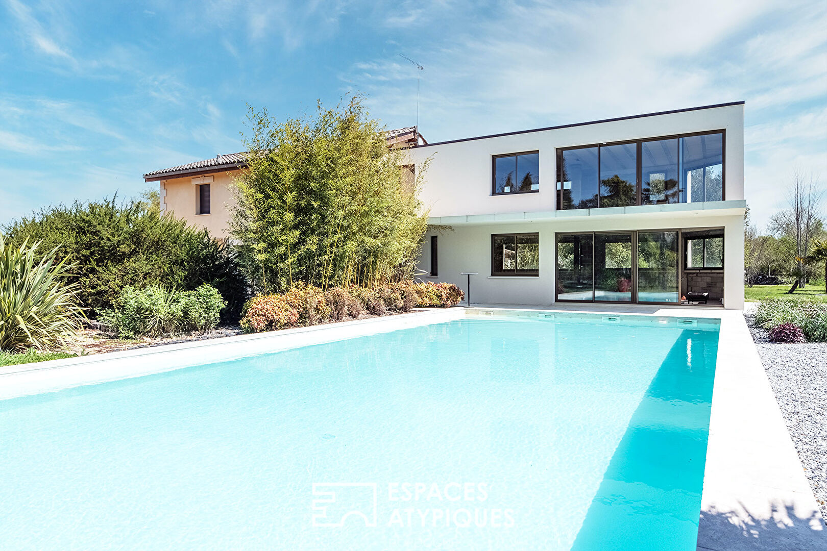Villa avec piscine de style Néo contemporain, farniente et dolce vita…