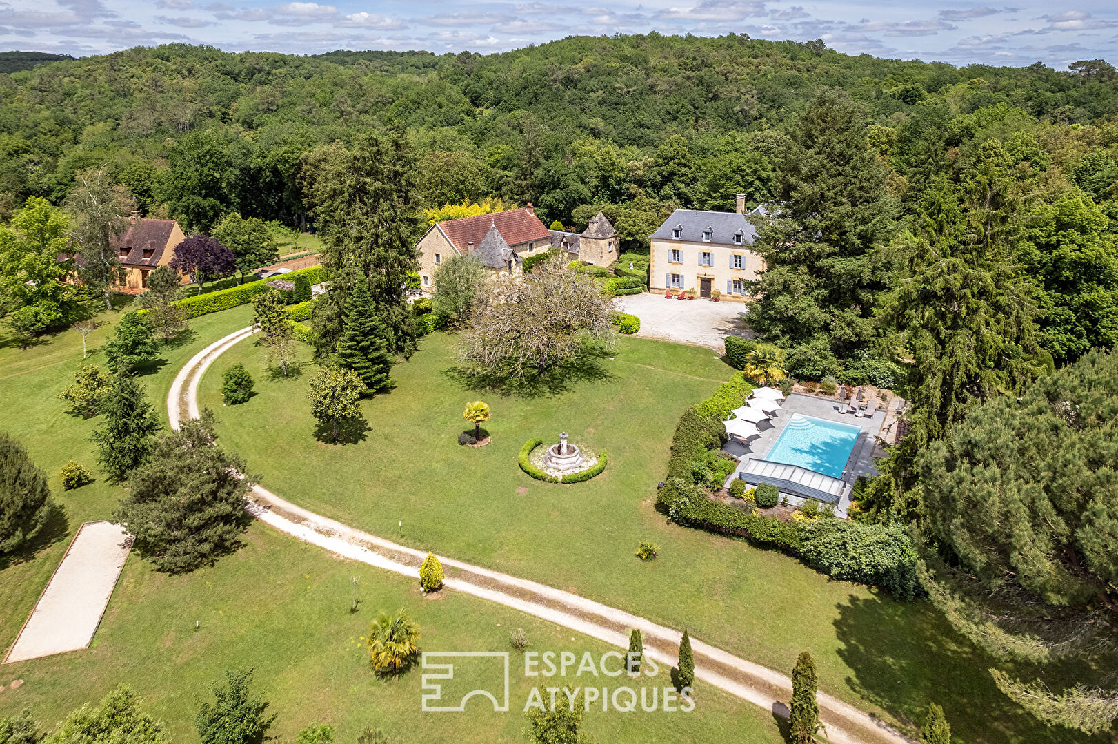 La Maison de Maître et son superbe parc paysager en toute authenticité