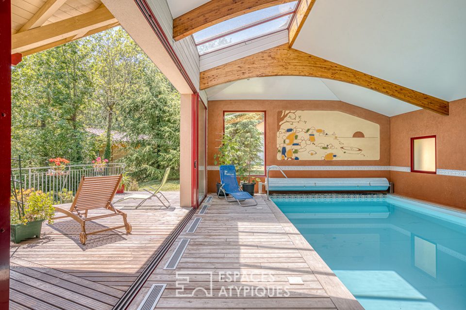 Maison d'architecte lumineuse, sa piscine intérieure et sa vue époustouflante.