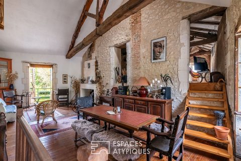 Maison de ville en pierre au coeur de la Dordogne