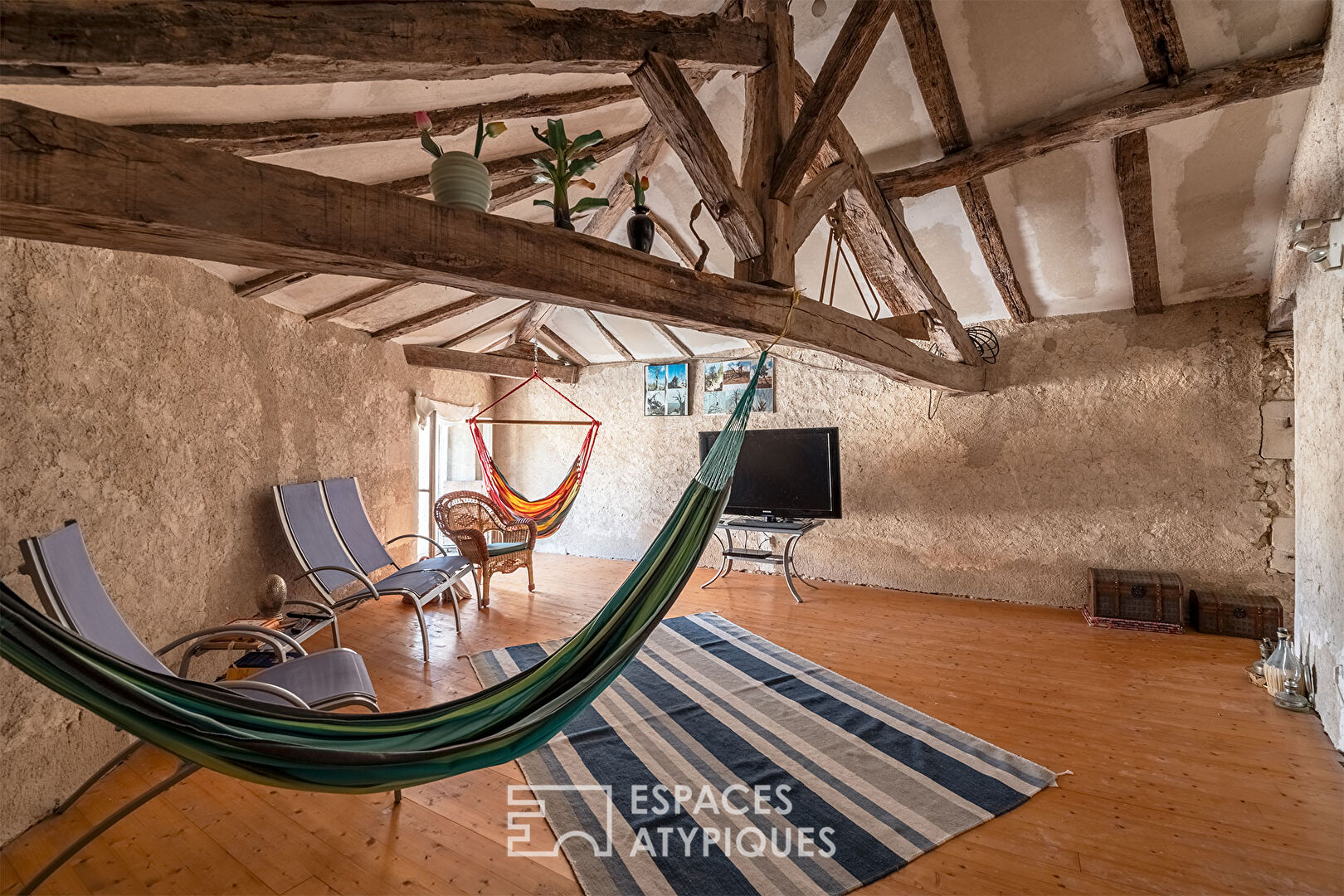 Maison de ville en pierre au coeur de la Dordogne