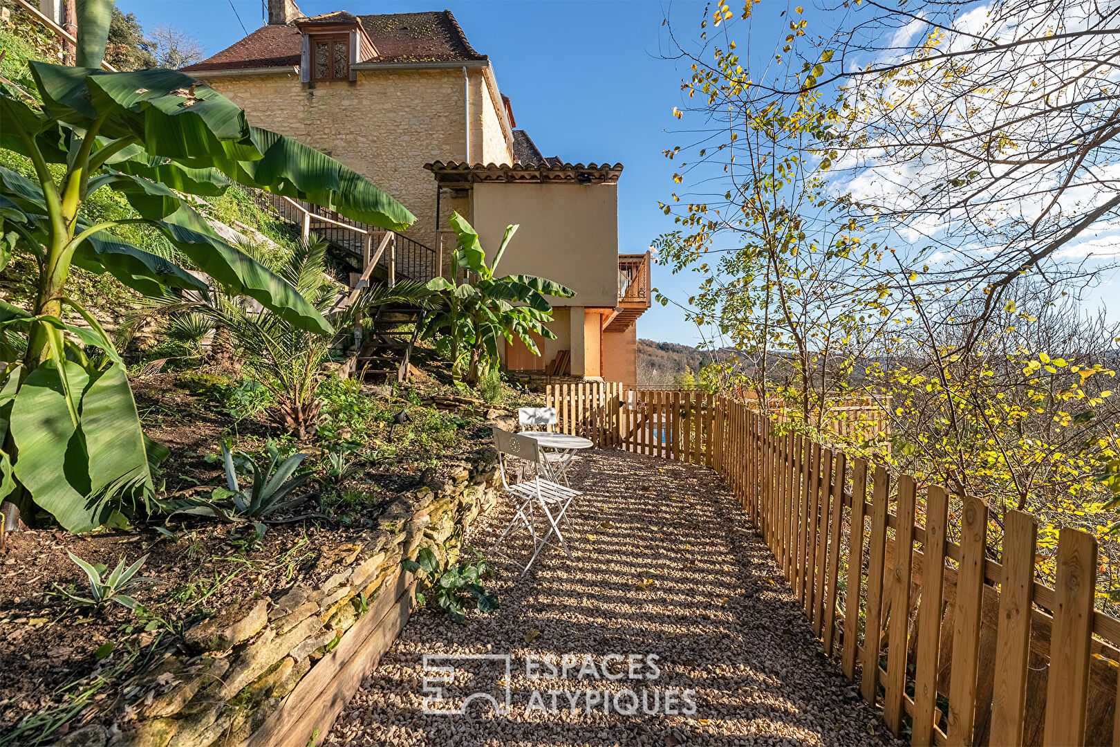 Maison du XIXe, ses deux appartements et sa vue à couper le souffle