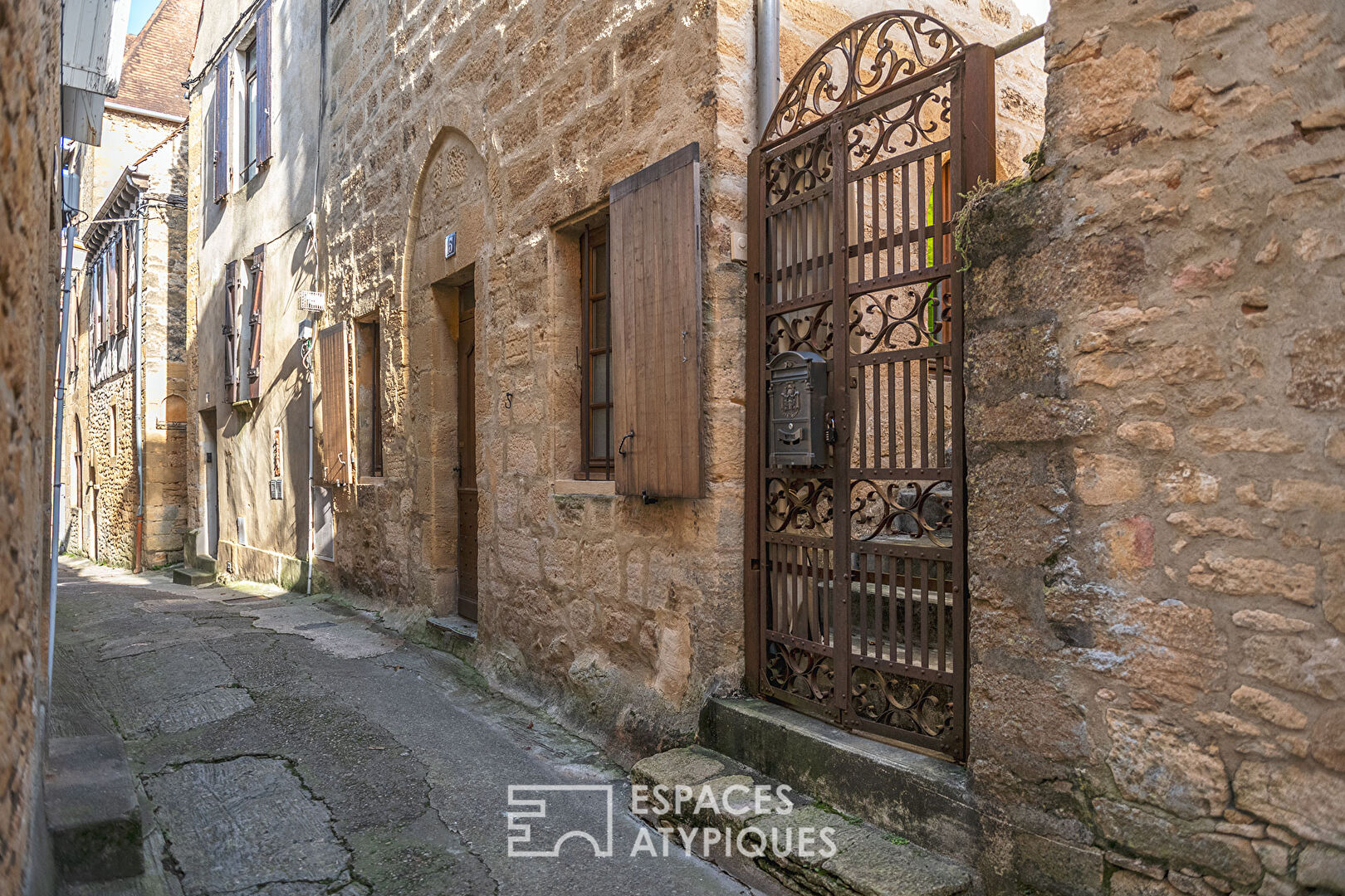 Sarlat centre historique Immeuble de deux appartements