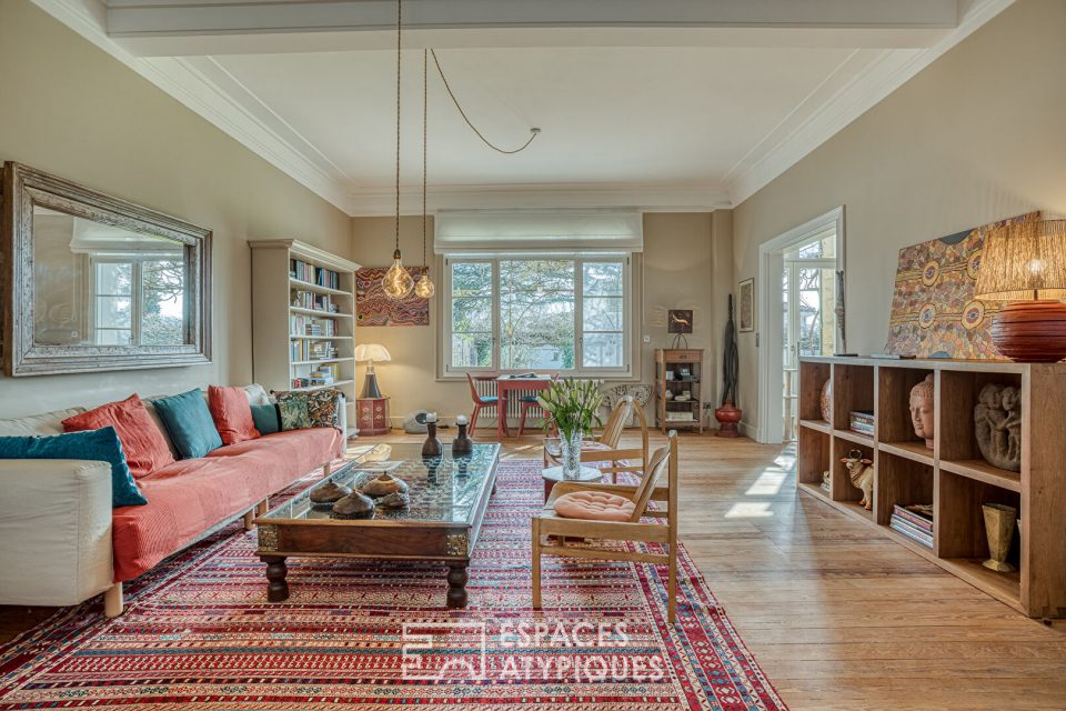 Maison de maître dans le centre de Bergerac rive droite, avec garage, jardin et piscine.