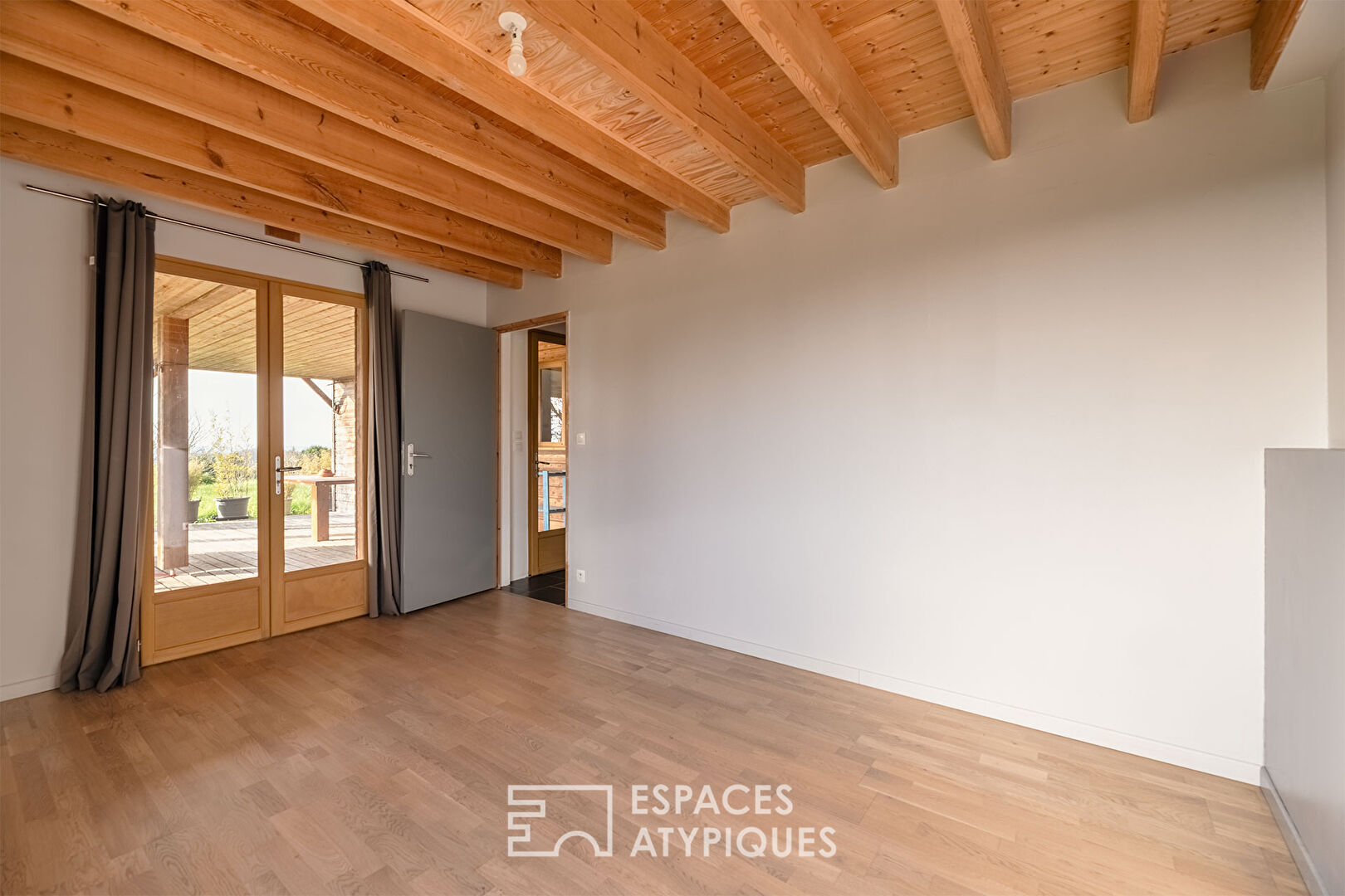 Maison en bois en coeur de nature et sa terrasse panoramique