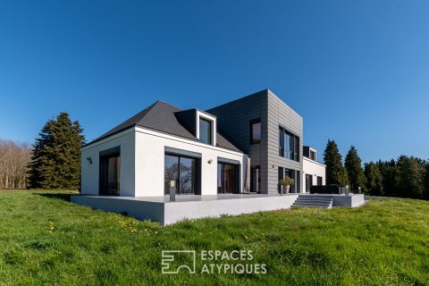 Maison contemporaine dans un écrin de verdure