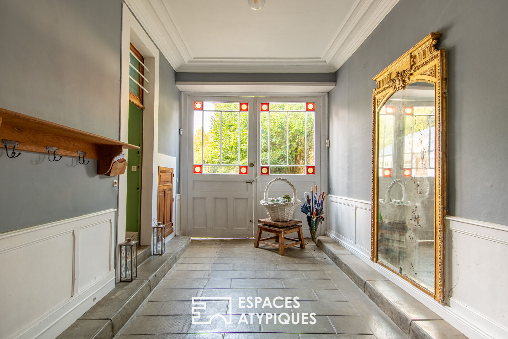 Maison bourgeoise avec jardin et piscine