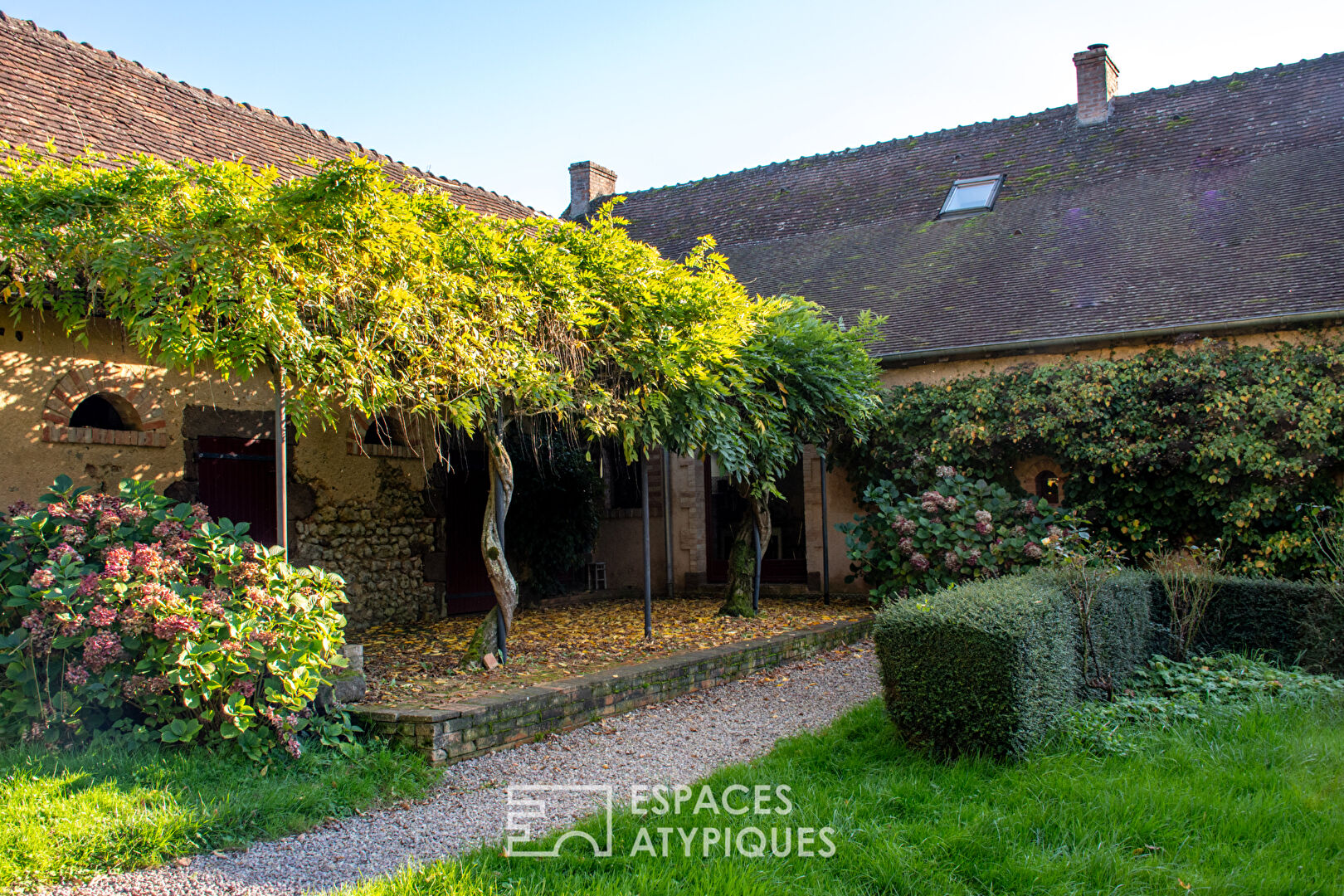 Magnificent estate with its character farmhouse