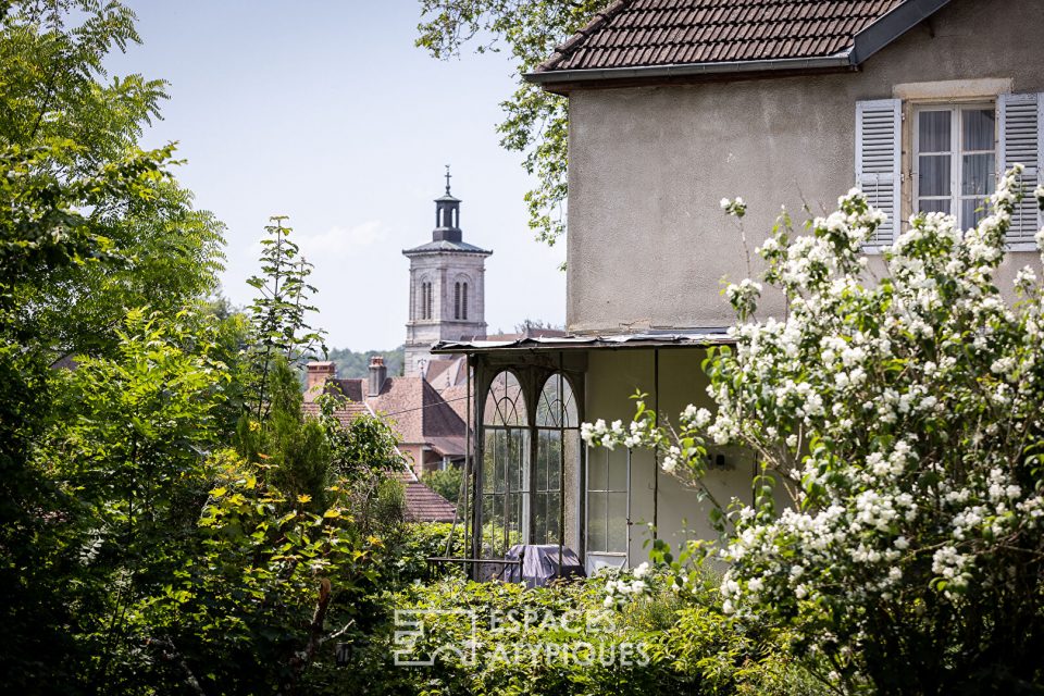 Château chargé d'histoire dans son parc de 1ha