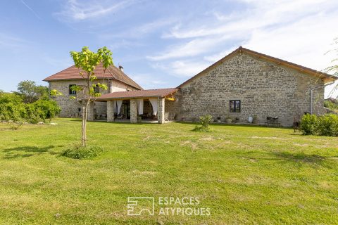 Maison en pierre rénovée alliant charme et confort moderne