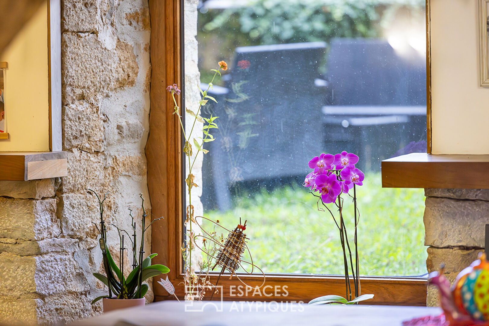 Atypical loft with garden in a historic building