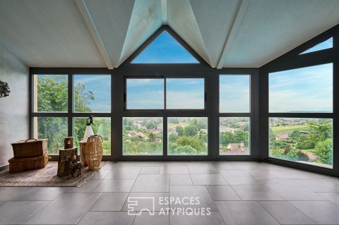 House with its breathtaking view of the Arbois vineyard