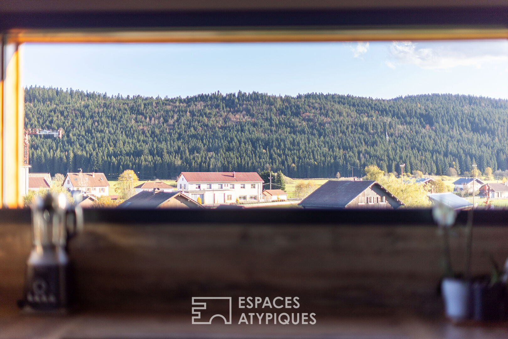 Le chalet contemporain proche de la Suisse avec sa vue dégagée et sa piscine intérieure