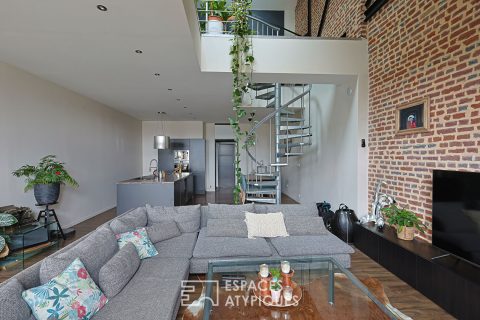 Duplex loft with balcony in a former warehouse