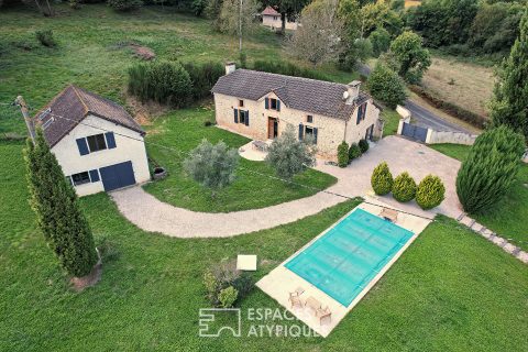 Charmante maison en galets avec piscine et dépendance en pleine nature