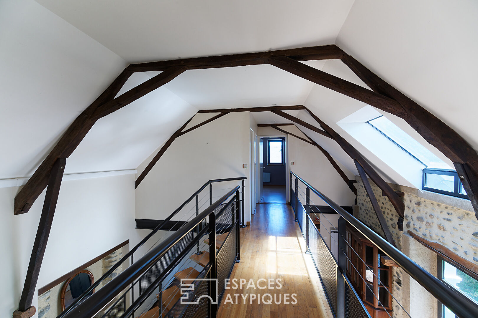 Maison en pierre du 18ème siècle avec vue sur les Pyrénées