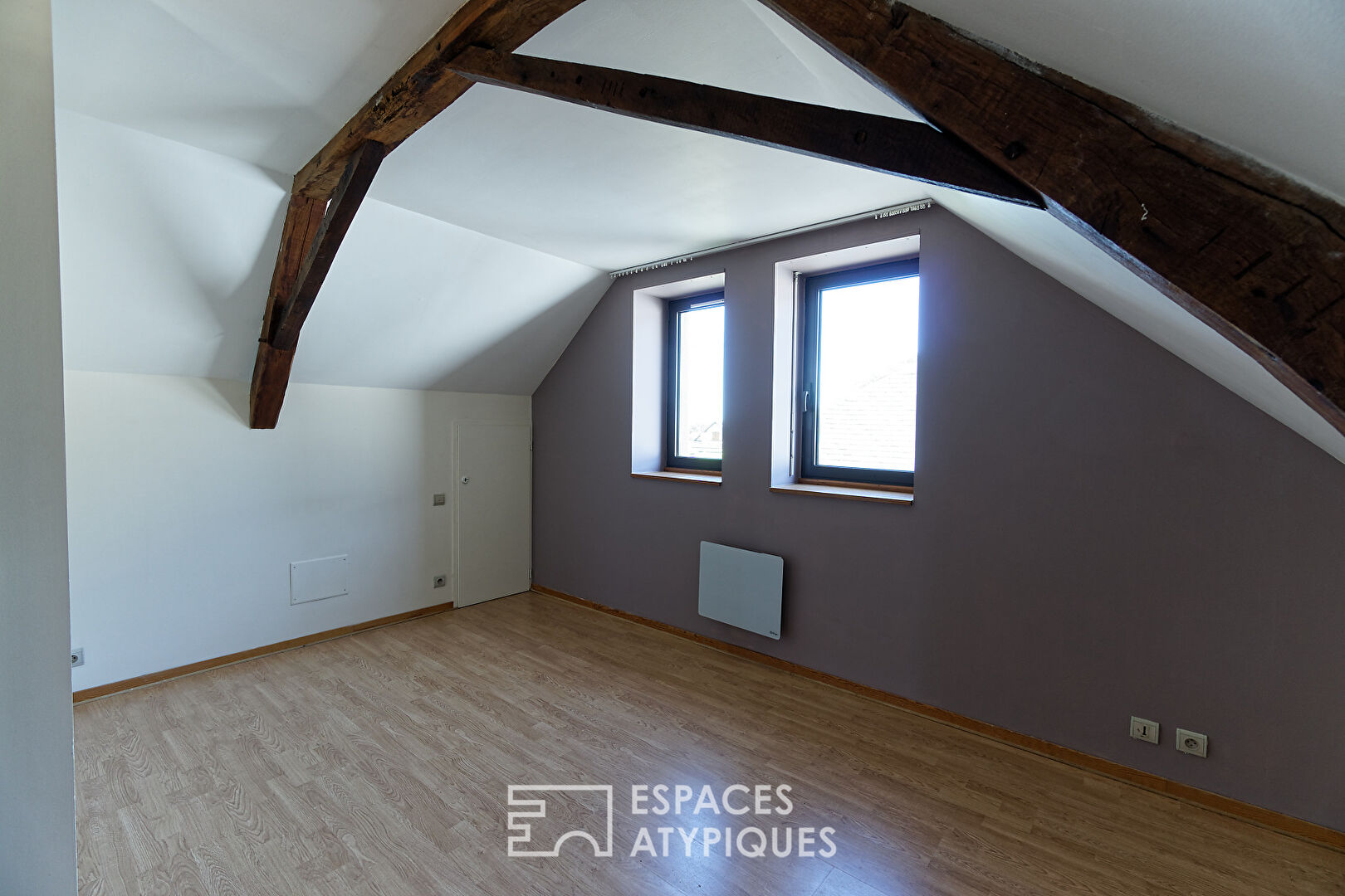 Maison en pierre du 18ème siècle avec vue sur les Pyrénées