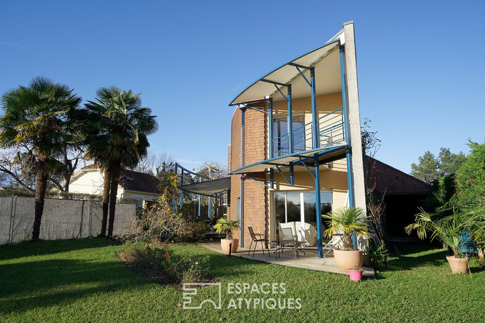 Villa d'architecte en forme de voile de bateau