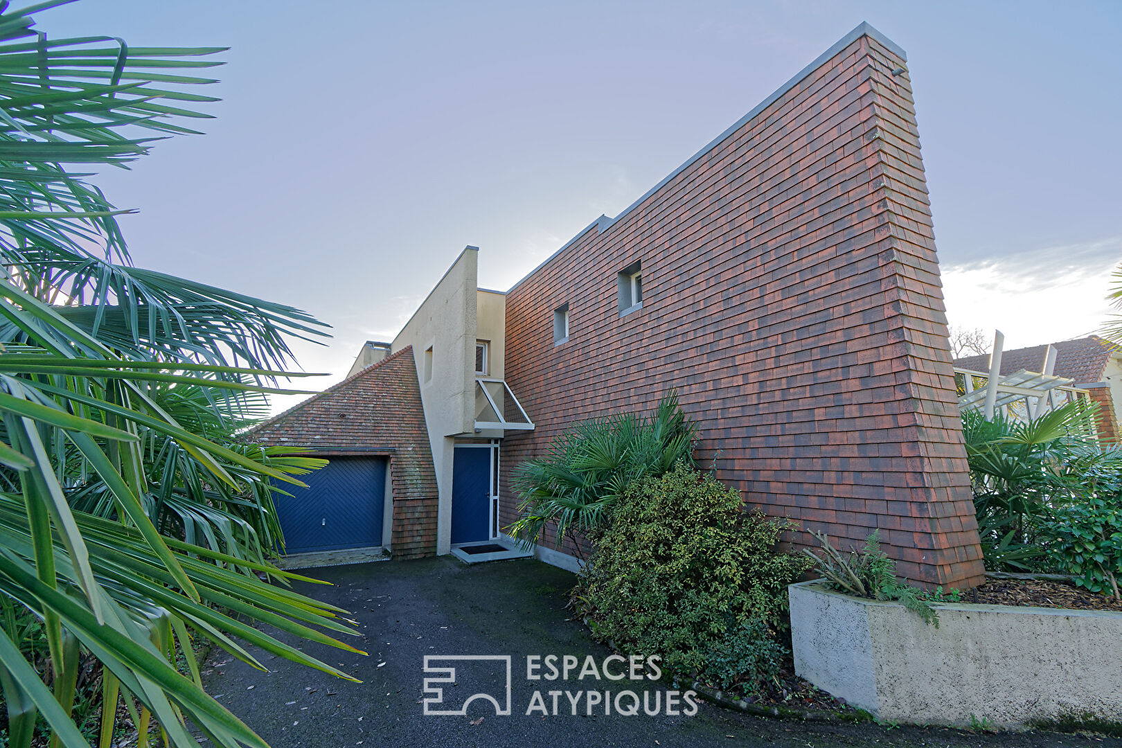 Villa d’architecte en forme de voile de bateau