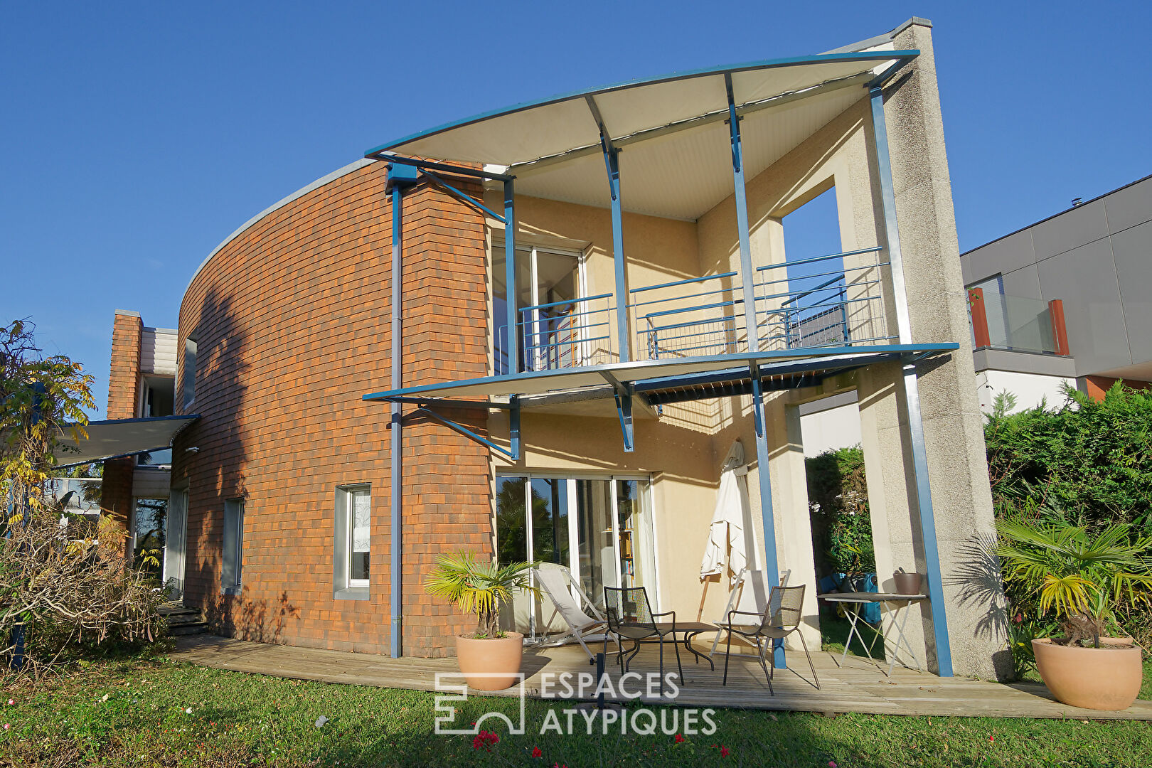 Villa d’architecte en forme de voile de bateau