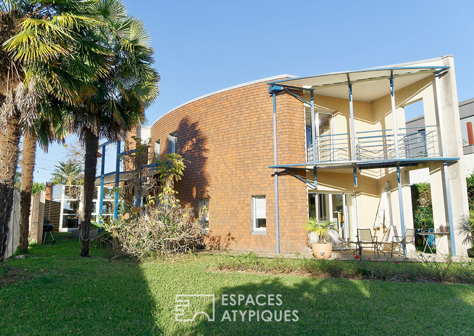 Villa d’architecte en forme de voile de bateau