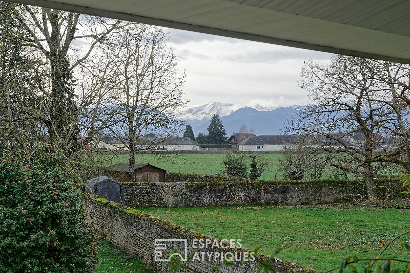 Bâtisse du XVIIIe  de plus de 300 m2 remplie de charme