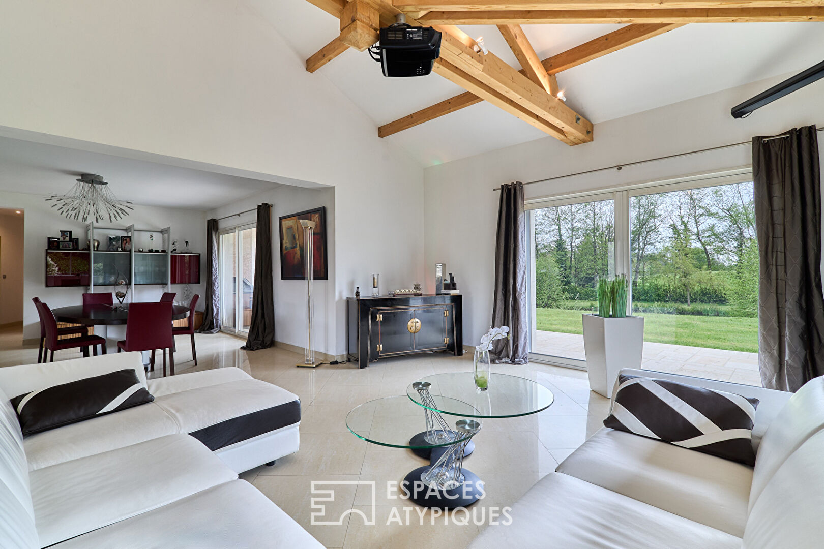 Modern comfortable villa in a park with private pond in Sermaize les Bains.