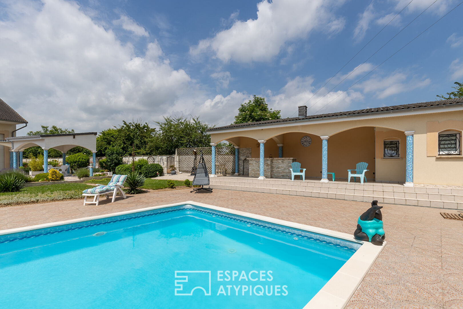 Villa with rare amenities 18 minutes from Reims, Charleville axis