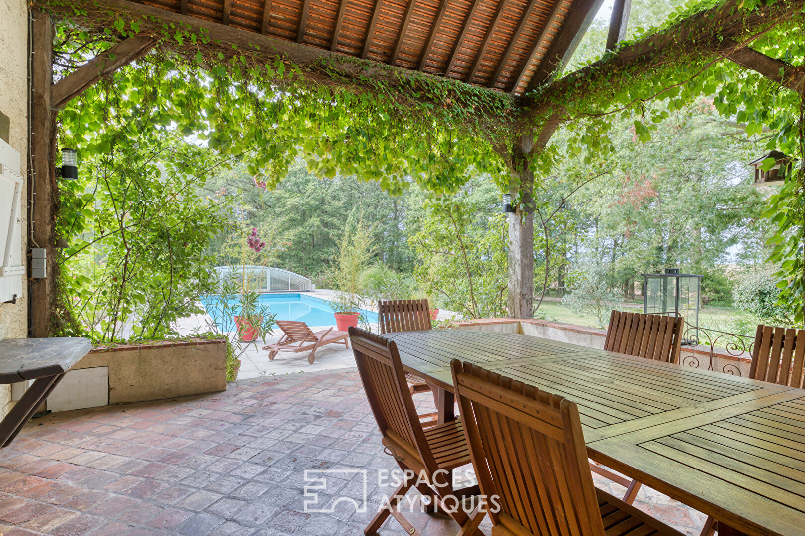 Elegant cottage avec piscine et tennis