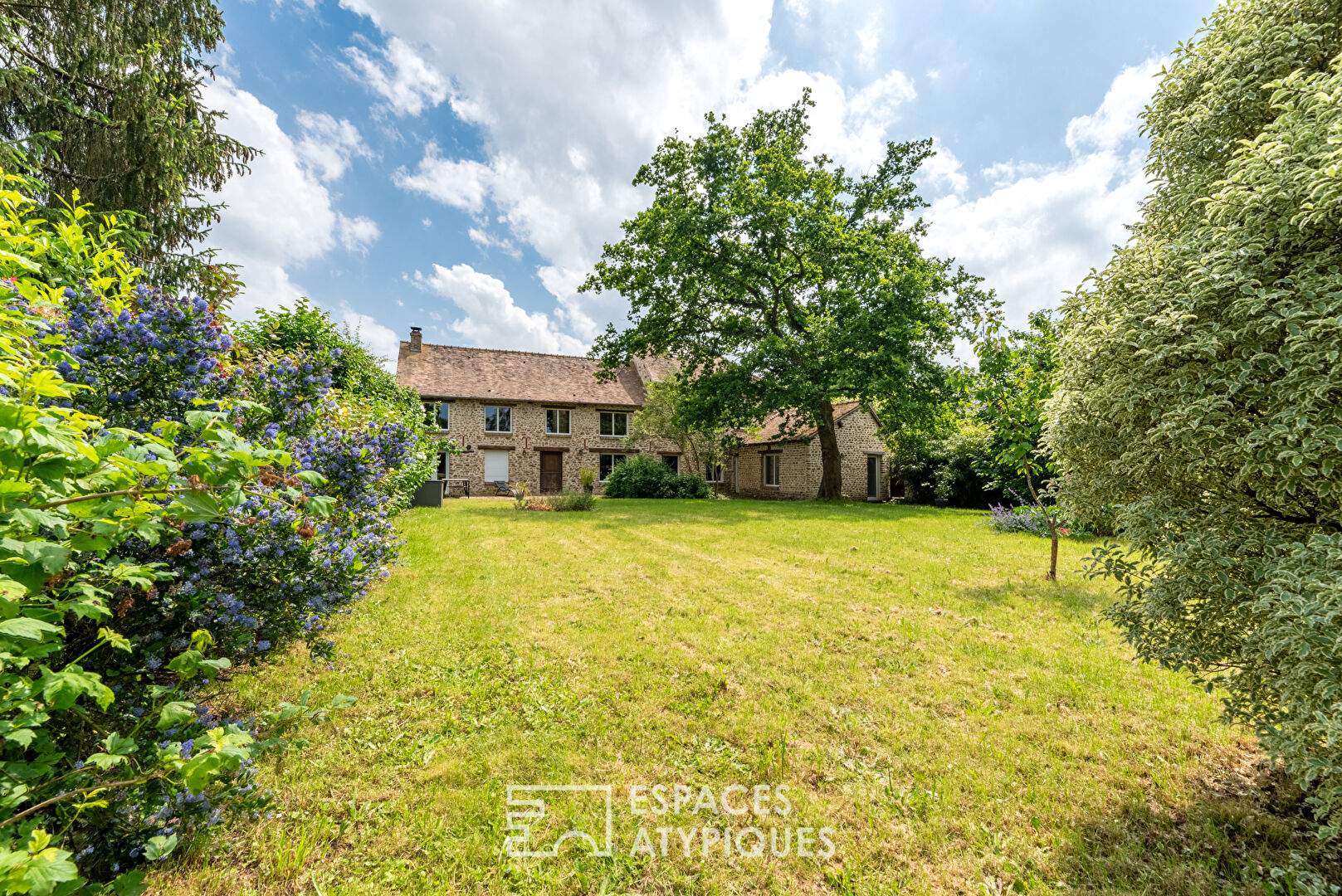 Authentic stone house in the heart of the village