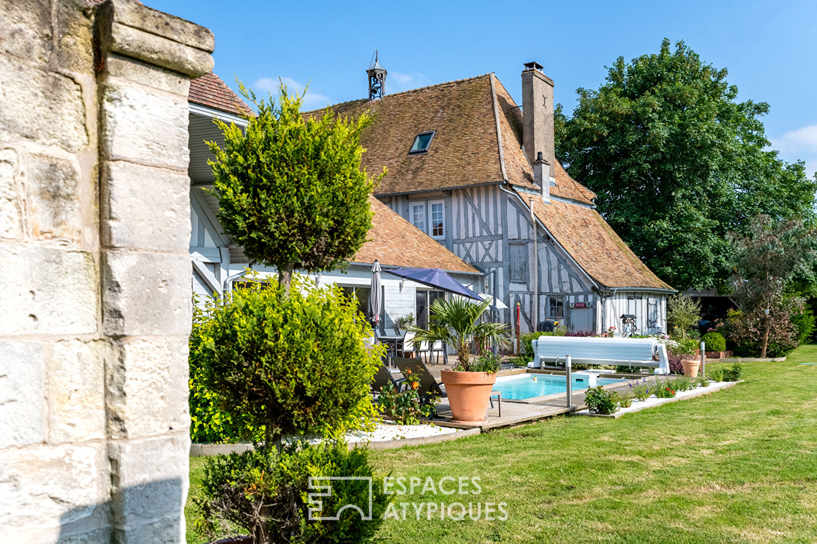 18th century manor house with a swimming pool in an enchanting setting