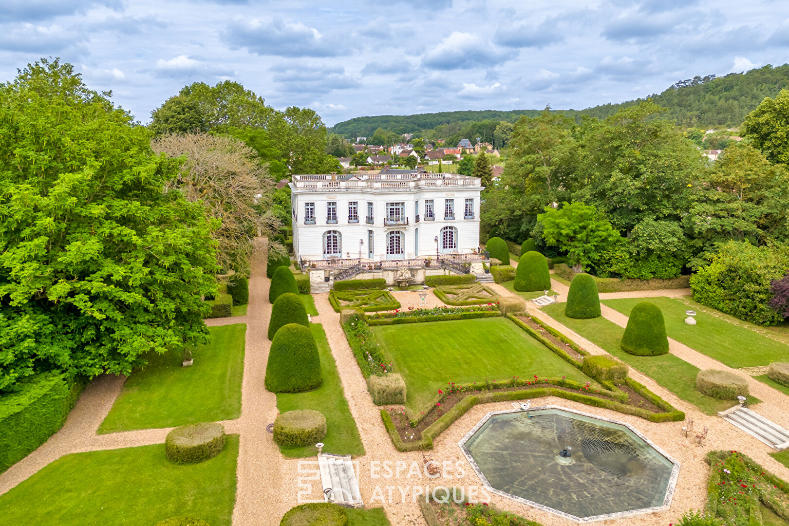 Château “Folie XVIIIth” on the banks of the Eure