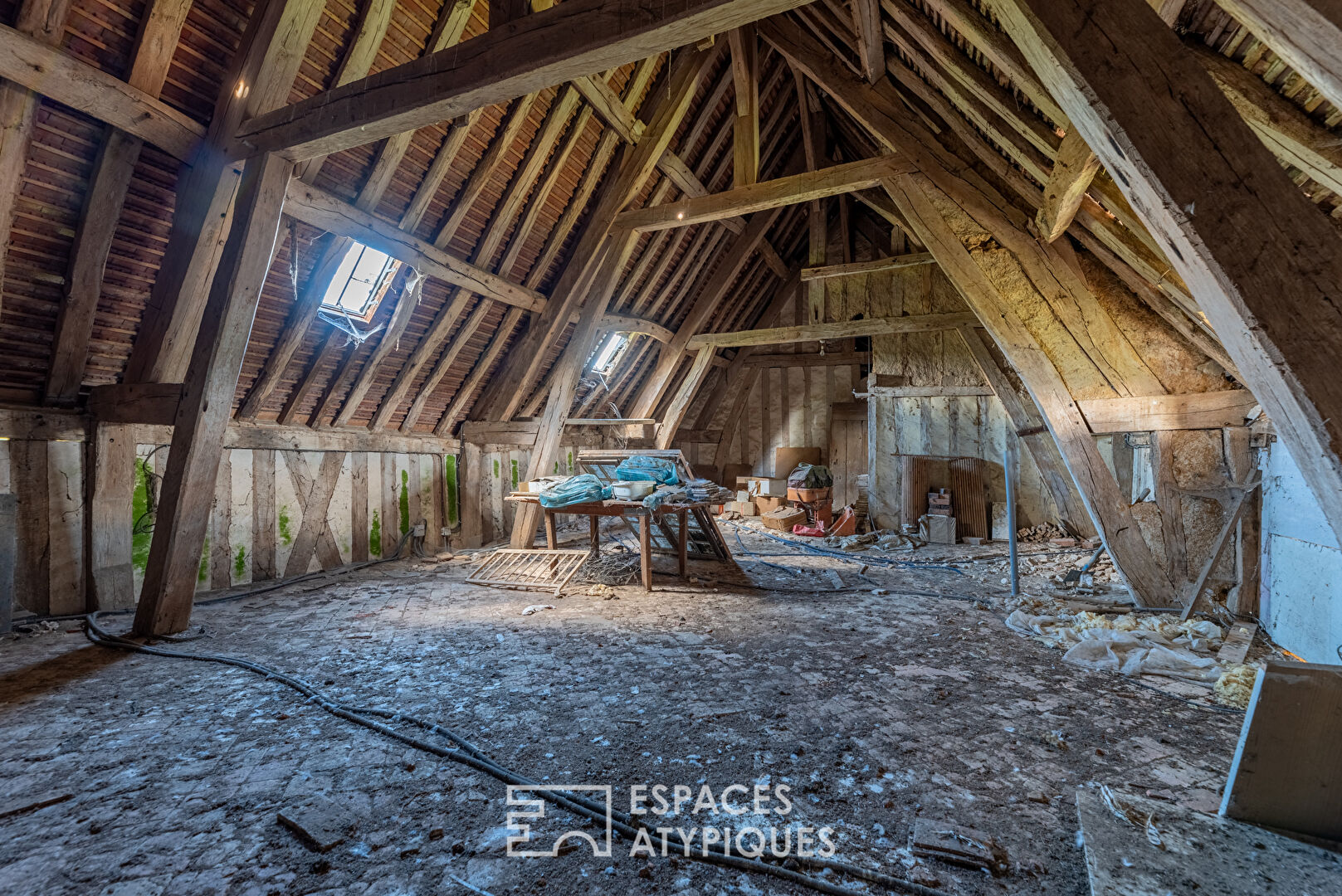 Demeure féodale normande avec corps de ferme