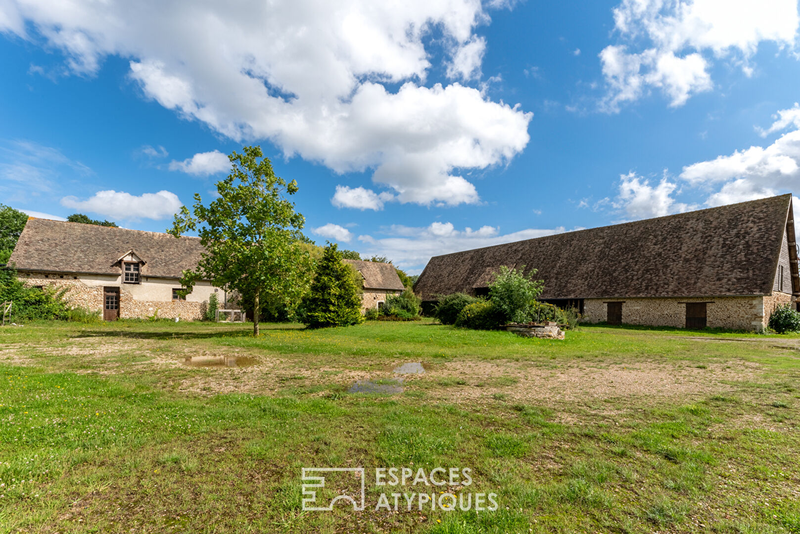 Demeure féodale normande avec corps de ferme